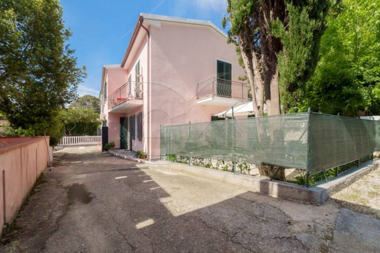 Holiday apartment with terrace & garden in Marciana Marina