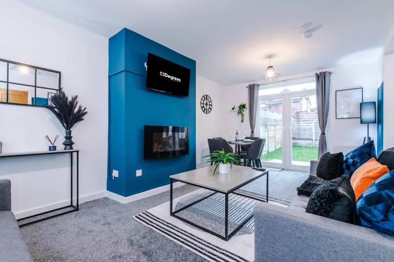 Spacious 3 Bed Ideal for Long term Business