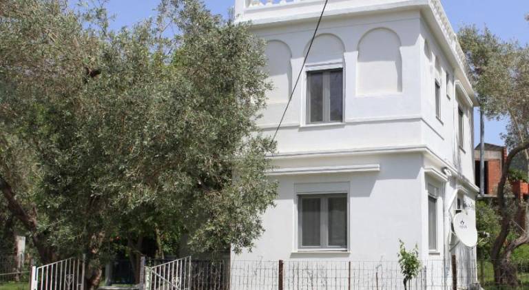 Pleasant holiday apartment with yard, BBQ & patio | Beach nearby | Pets are welcome in Skopelos