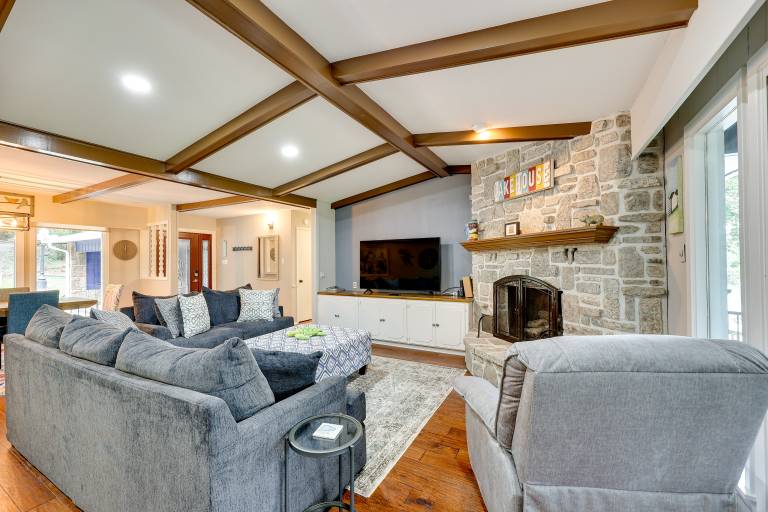 Lakefront Hot Springs Vacation Rental w/ Dock! — photo 4