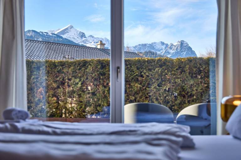Modern Alpine Luxury for 8 with Sauna & Spacious Terrace & Mountain Views — photo 4