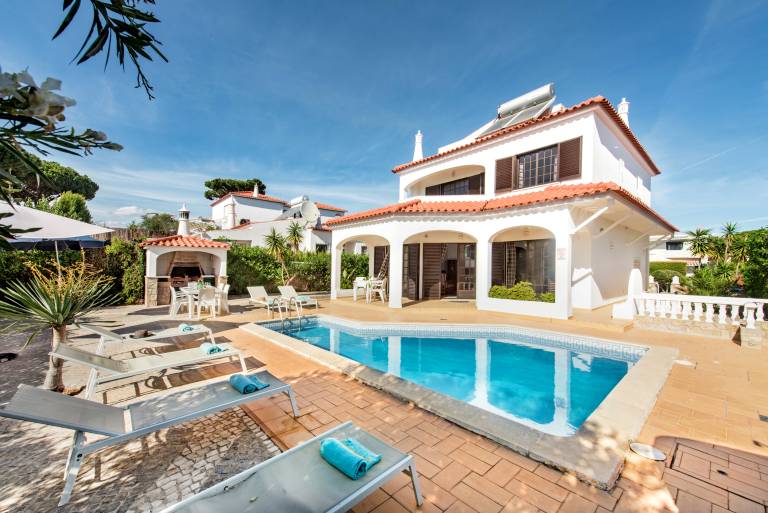 180 m&sup2; Villa