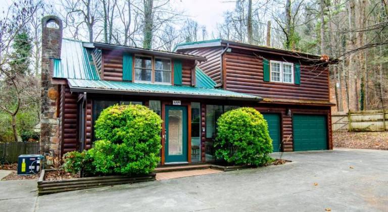 House with hot tub | Good for workation in Gatlinburg, TN