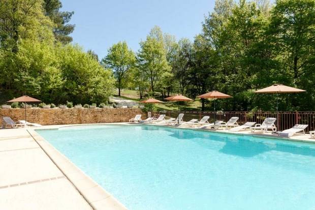 Chalet with heated pool, garden & patio | Garden view — photo 4