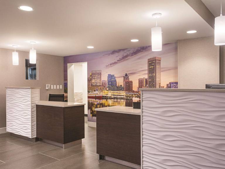 La Quinta Inn & Suites by Wyndham Baltimore BWI Airport — photo 5
