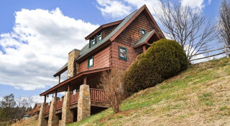 Vacation home with hot tub in Sevierville, TN
