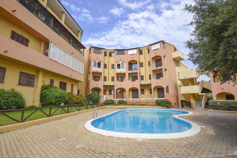 Rental apartment with pool & patio | Beach view in Olbia