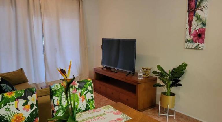 Holiday apartment with pool & patio — photo 3