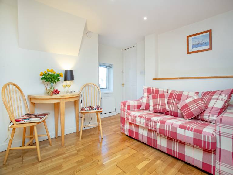 Cottage with garden | River view — photo 4