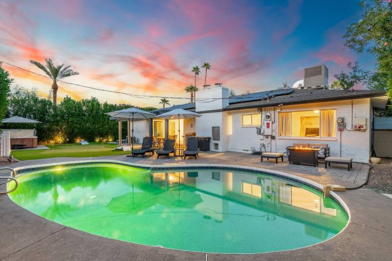 Ochenta Modern Retreat Htd Pool Spa Putt Grn Gym