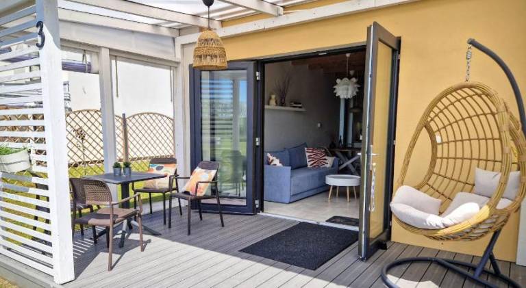 Holiday apartment with garden, patio & pool in Ustka