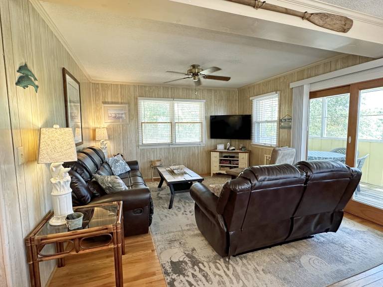 KD104A- Near the Beach!- 4 BRs, Hot Tub, BBall, Screened Porch, Dog Friendly! — photo 4