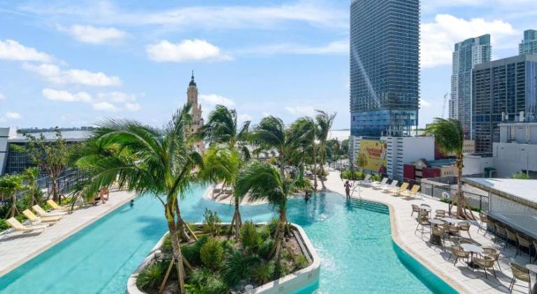 Holiday apartment with pool & jacuzzi | Close to Bayside Marketplace in Miami, FL