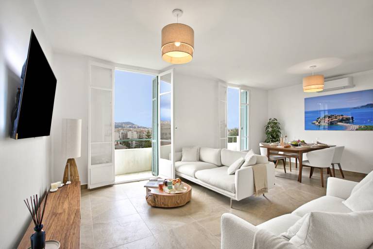 Apartment With Ocean View