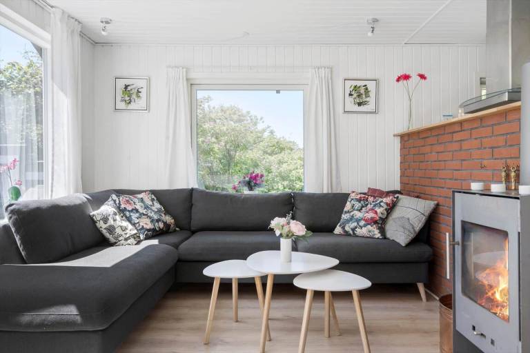 House with terrace & barbecue — photo 2