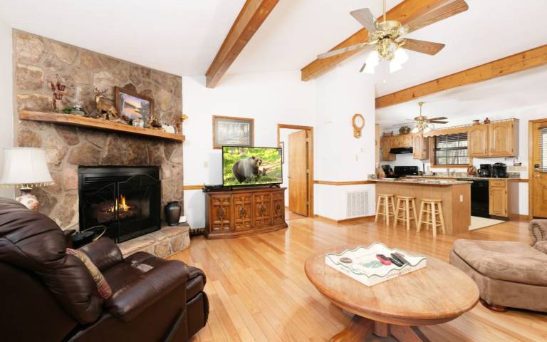 Cabin with BBQ & jacuzzi | Mountain view — photo 3