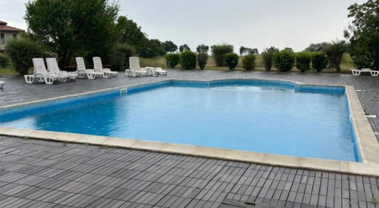 House with pool | Pets allowed — photo 3
