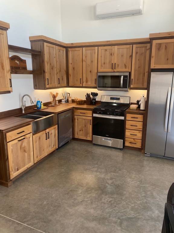 Cabin Ashley