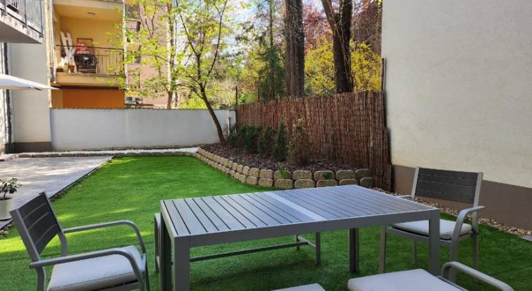 Fully equipped holiday apartment with terrace, yard & BBQ | Good for workation | Pet-friendly in Budapest