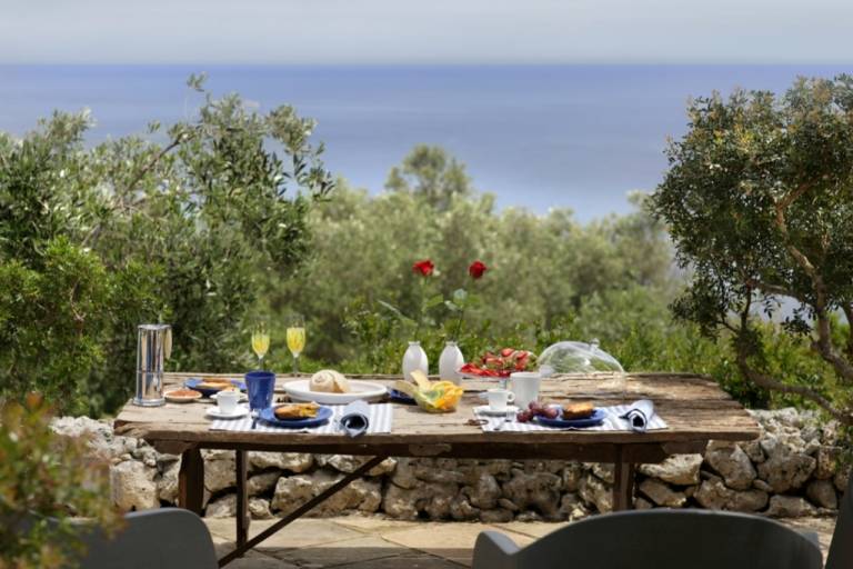 Child-friendly vacation home with private pool, BBQ & garden | Garden view | Dogs allowed — photo 3