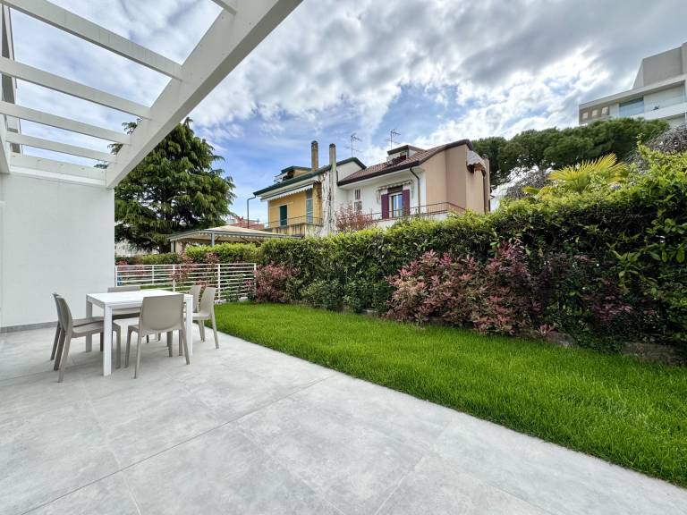 Beautiful apartment with yard | Next to the beach | Pet-friendly — photo 2