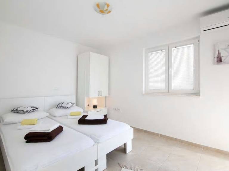 Holiday apartment with grill, pool & terrace — photo 3