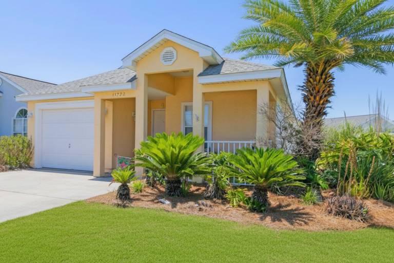 Family-oriented pleasant vacation home with terrace, pool & yard | Sea view | Pet-friendly in Panama City
