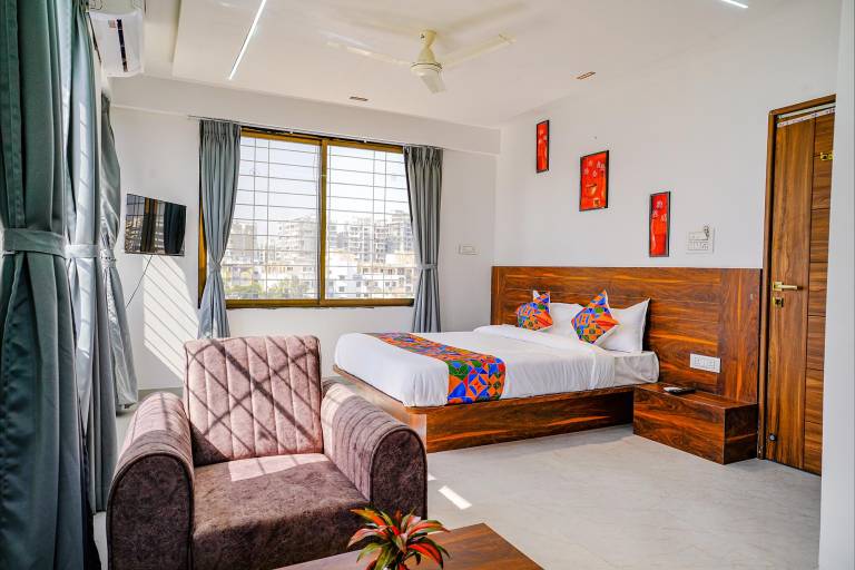 FabHotel Crystal Inn Nr Suvarndeep Chowk