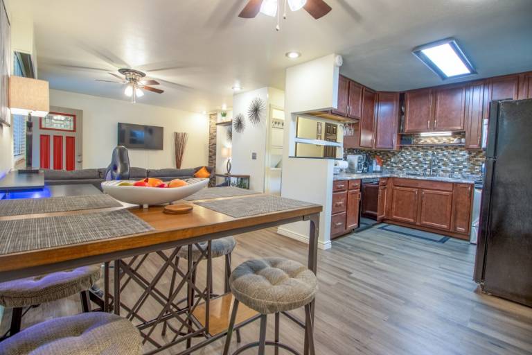 Family-oriented house with yard | Pets are welcome — photo 5