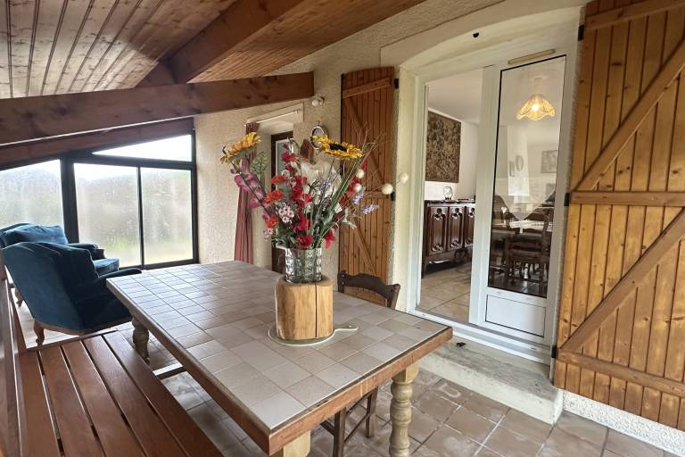 House with patio & yard — photo 3