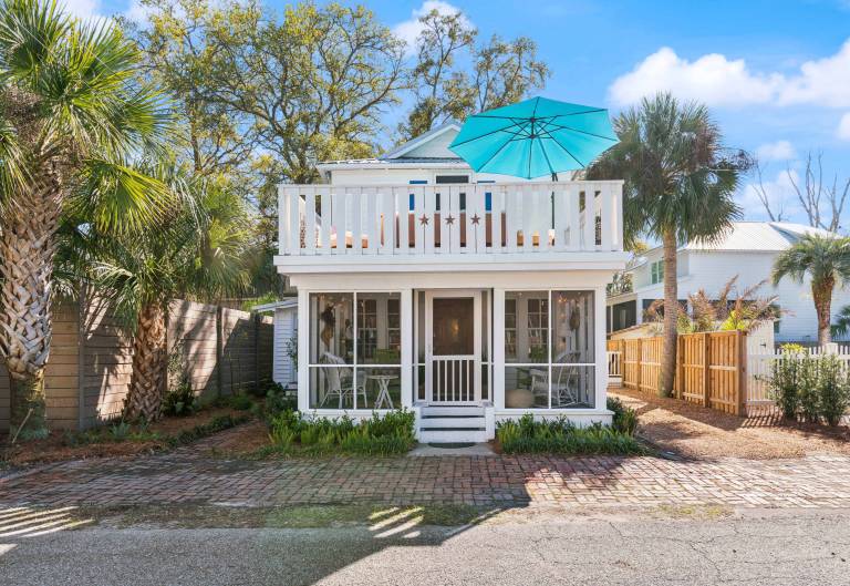 Two Palms Cottage - 405 Everett Street — photo 4