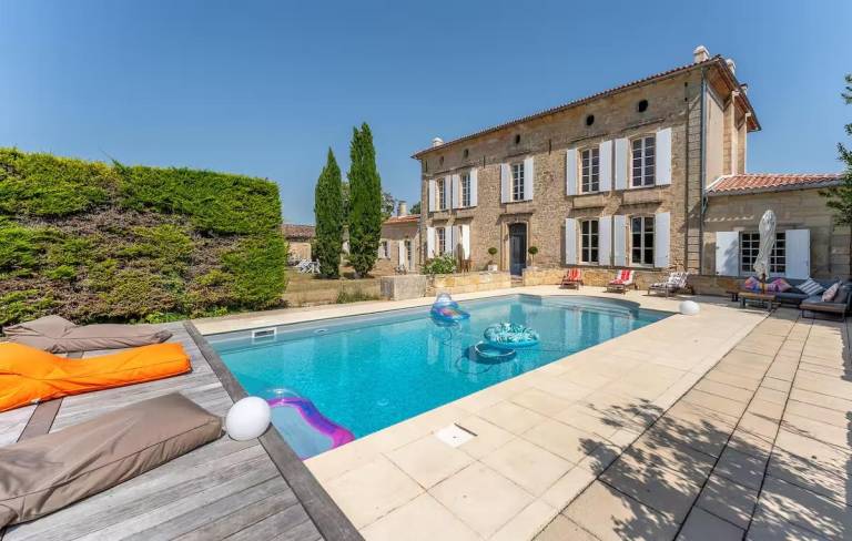 House with pool, patio & grill — photo 3