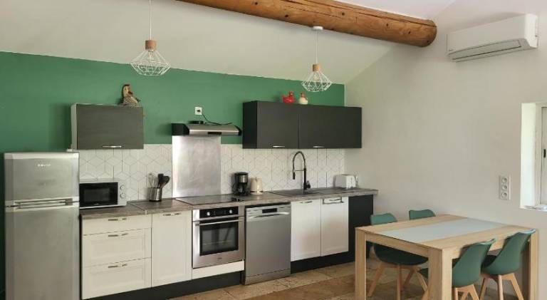 Vacation home with terrace, barbeque & garden — photo 3