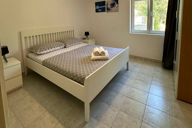 One bedroom apartment near beach Basina, Hvar (A-24120-a) — photo 5