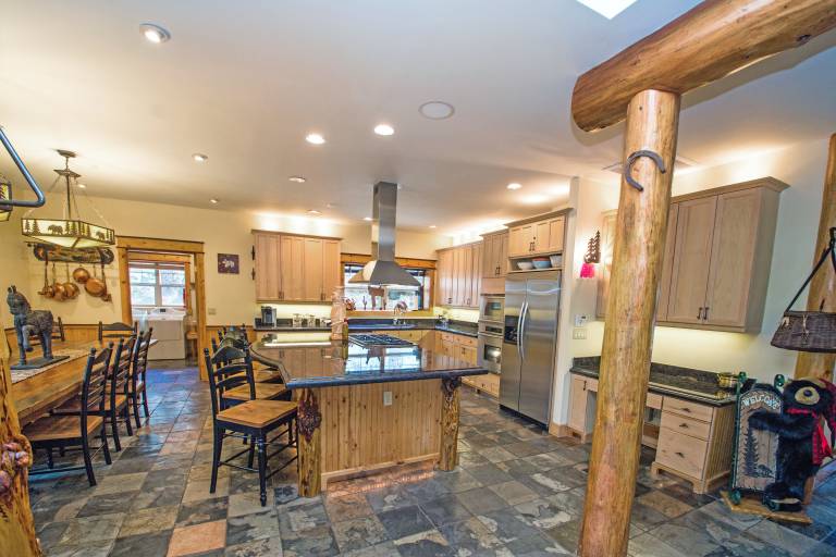 Vacation home with jacuzzi, pool & barbeque — photo 2