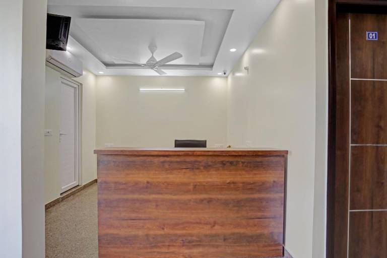 Collection O Raksha Inn Near PVR Ansal Plaza Greater Noida — photo 4