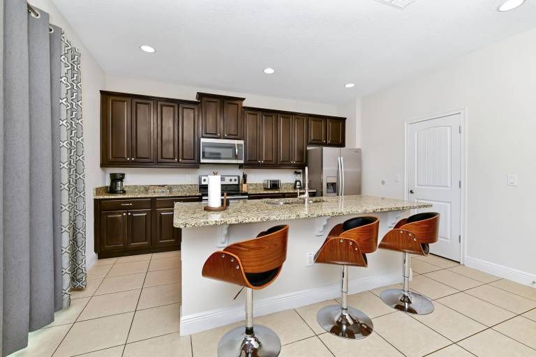 Family-oriented big house with private pool | Pet-friendly — photo 5