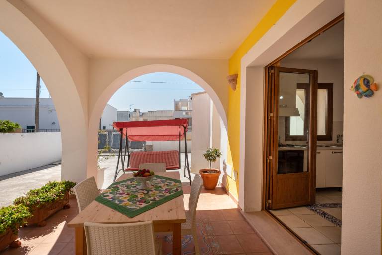 Vacation home with patio | City view — photo 5