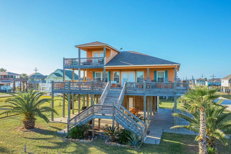 Fully equipped wonderful vacation home with BBQ | Beach view | Pets allowed in Galveston, TX