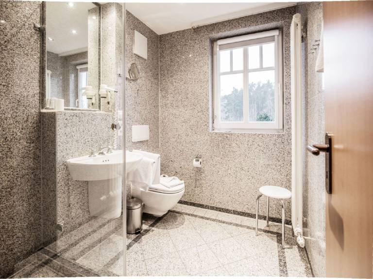 Komfortplus Ferienwohnung mit 1 Schlafzimmern und Balkon im Dachgeschoss — photo 5