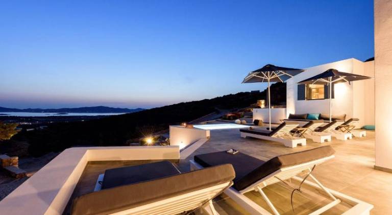 Villa with hot tub & pool | Pets allowed — photo 3