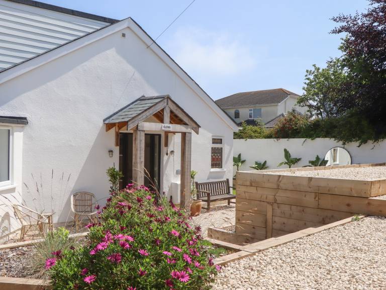 Family-oriented pleasant cottage with yard | Beach view | Pets are welcome — photo 2