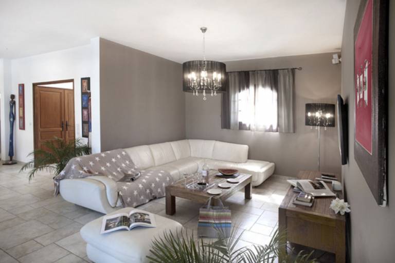 Fully equipped villa with yard, pool & terrace | Nature view | Pet-friendly — photo 2