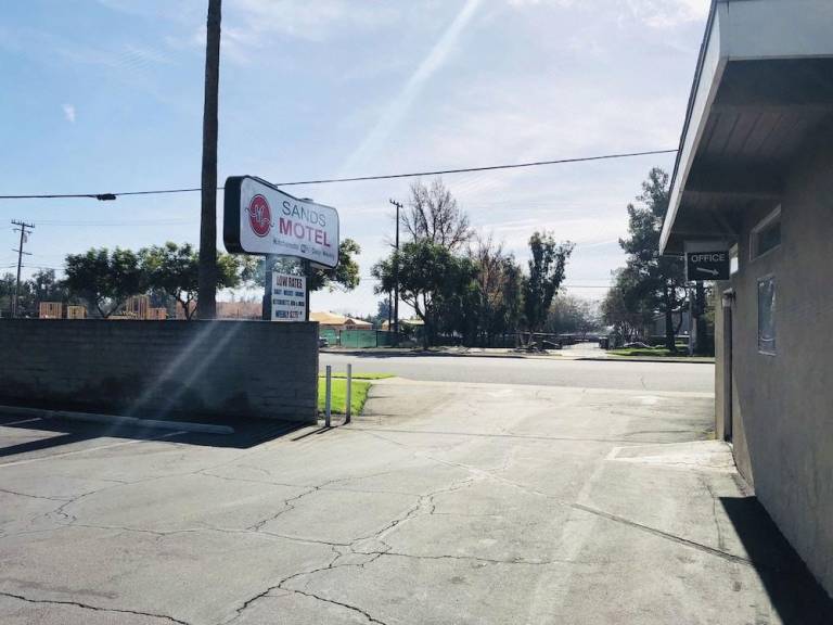 Sands Motel by Ontario Airport & Toyota Arena — photo 5