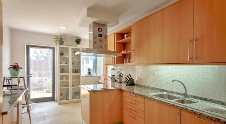 Rental apartment with pool — photo 2