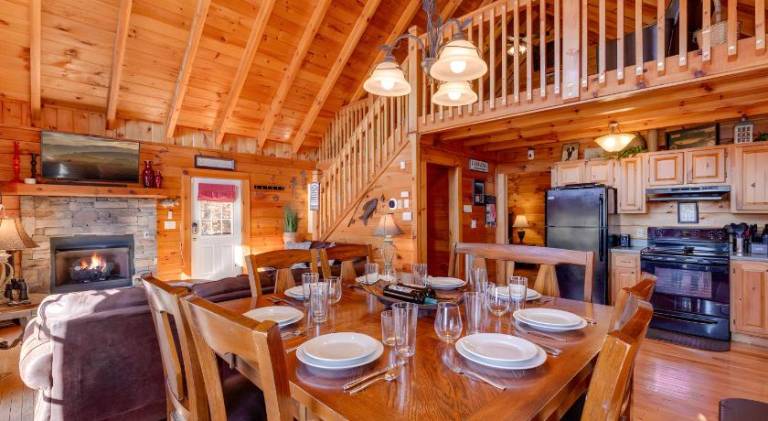 Thistle Britches, Secluded Mountain Cabin with Stunning Mountain Views, 1 Acre Next to Dollywood, Ho — photo 3