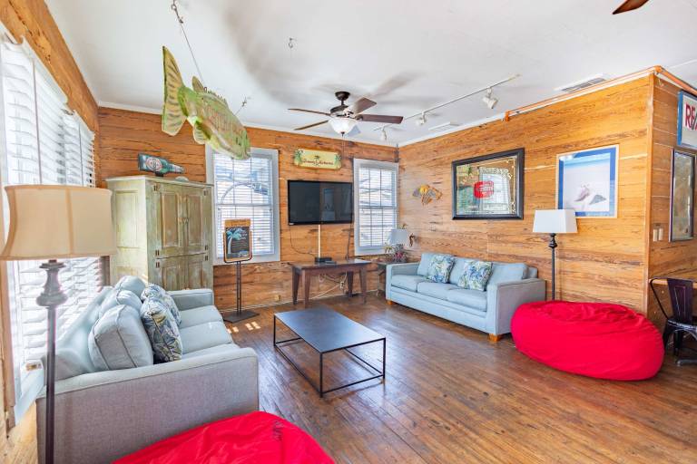 Family-friendly rental apartment with BBQ, fast internet & yard | Next to Mallory Square | Sea view | Pets allowed in Key West, FL