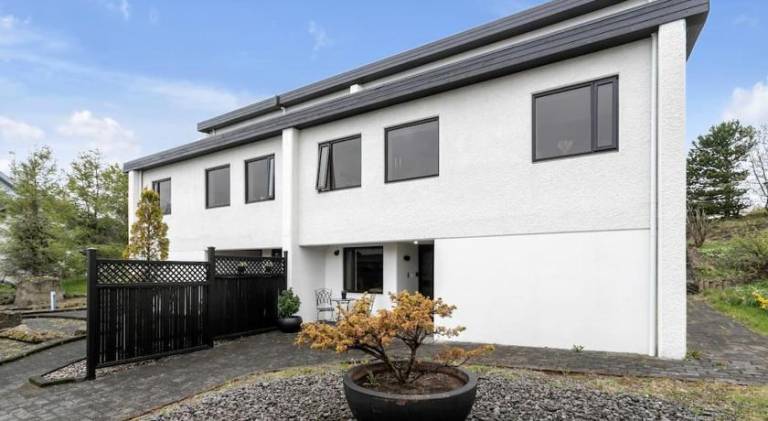Villa with BBQ, yard & terrace — photo 4