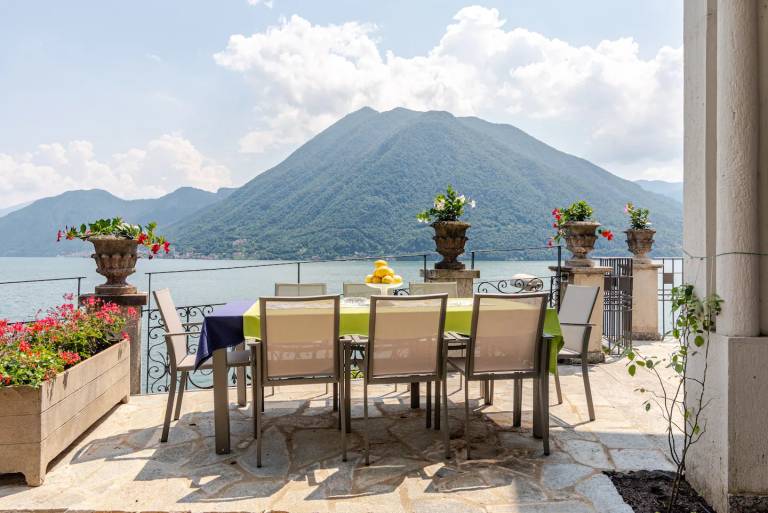 Family-oriented villa with BBQ, hot tub & terrace | Panoramic view | Dogs allowed — photo 4