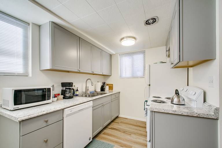 Apartment with garden — photo 4